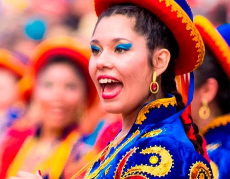 Bailarina carnaval Arica Con la Fuerza del Sol